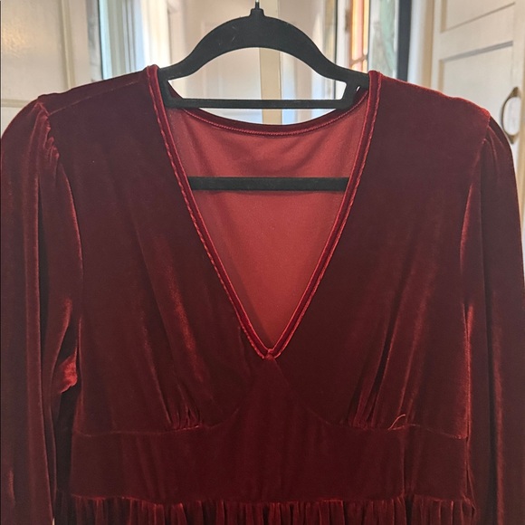 Gorgeous, maroon Velvet long sleeve Dress 1X - Picture 2 of 7
